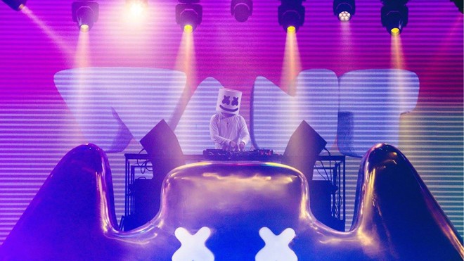 Chàng DJ kẹo dẻo Marshmello làm “tan chảy” mọi khan giả tại Lost In Space