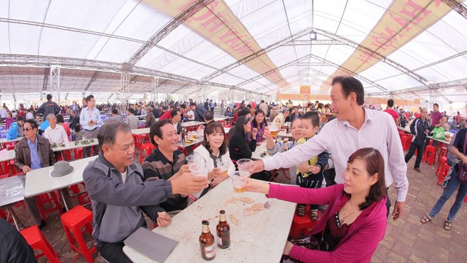 Lễ hội bia Hà Nội “nóng bừng” giữa tiết trời đầu đông