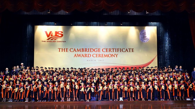 3.276 Học viên VUS nhận chứng chỉ quốc tế Cambridge 