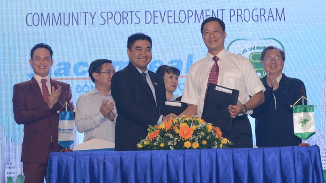 Lãnh đạo Sở Văn hóa Thể thao và Sacomreal bắt tay phối hợp phát triển thể thao cộng đồng