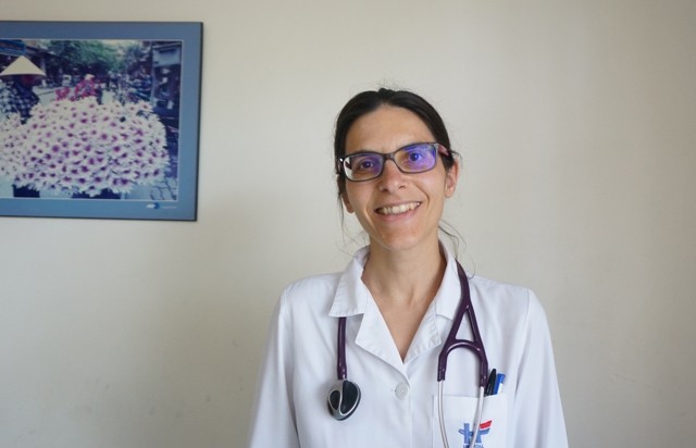 Từ nay, Bác sĩ Natali Delphine - bác sĩ chuyên khoa Hô hấp người Pháp sẽ bắt đầu làm việc thường xuyên tại Bệnh viện Việt Pháp Hà nội. 