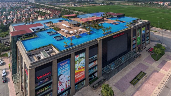 Bể bơi vô cực ấn tượng đặt trên tầng mái TTTM Vincom Plaza Long Biên, Vinhomes Riverside