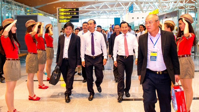 Các đại biểu tham dự lễ khai trương đường bay mới của Vietjet