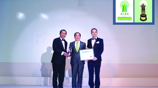 Đại diện Tập đoàn Novaland nhận giải trong lễ trao giải Asia Responsible Entrepreneurship Awards (AREA).