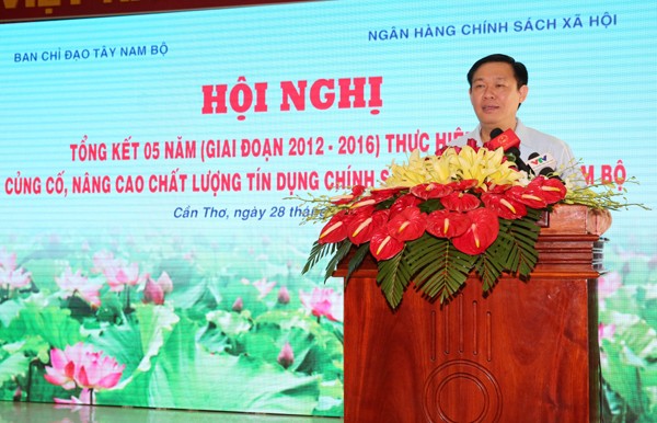 Đồng chí Vương Đình Huệ - Uỷ viên Bộ Chính trị, Phó Thủ tướng Chính phủ - Trưởng Ban chỉ đạo Tây Nam Bộ phát biểu chỉ đạo Hội nghị.