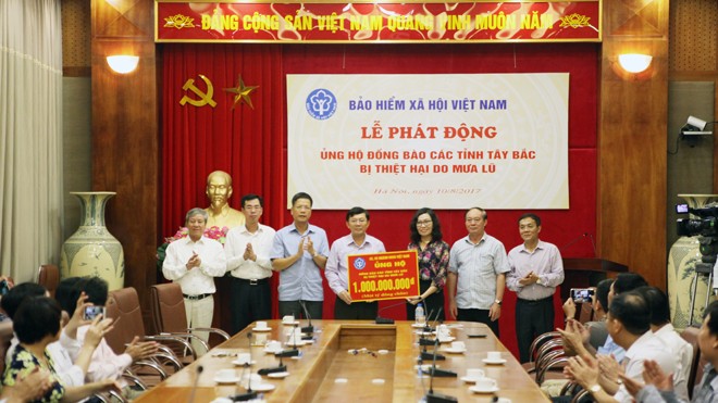 BHXH Việt Nam ủng hộ đồng bào bị lũ lụt các tỉnh Tây Bắc 1 tỷ đồng