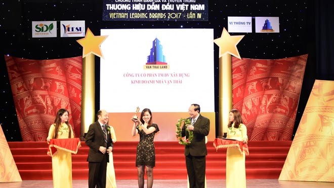 Vạn Thái Land vinh dự nhận chứng nhận Top 10 Thương hiệu Dẫn đầu Việt Nam 2017