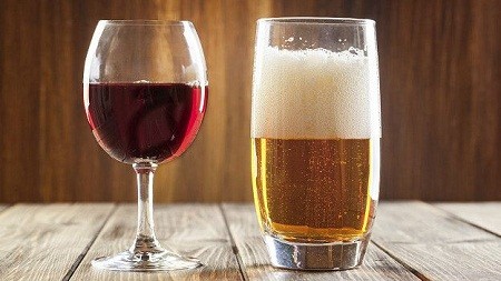 Uống bia tốt cho sức khỏe hơn rượu, đúng hay sai?