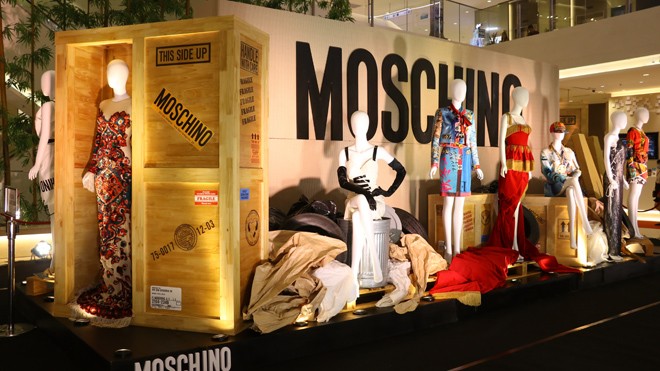 Moschino gây sốt với triển lãm Thu/Đông 2017 tại TP Hồ Chí Minh
