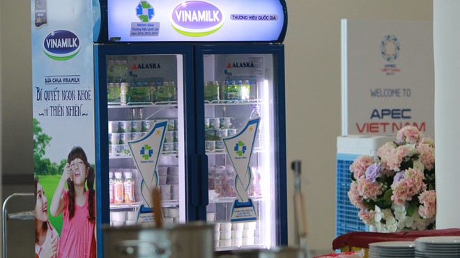 Đa dạng các loại sản phẩm sữa, sữa chua và nước trái cây của Vinamilk được phục vụ trong Hội nghị APEC (Ảnh: Xuân Phú)