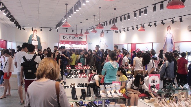 Chưa đến Black Friday, thương hiệu giày Việt đã lo quá tải