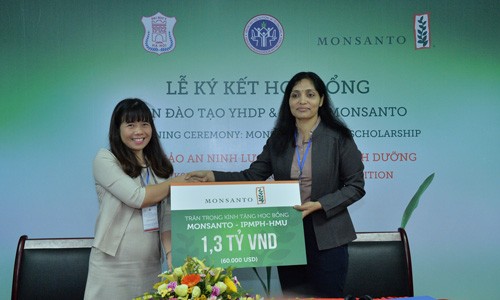 Lễ ký kết Học bổng Nghiên cứu Viện Đào tạo YHDP & YTCC – Monsanto