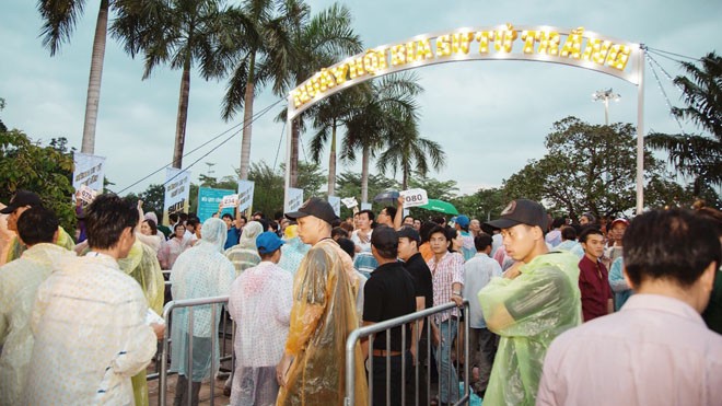 5,000 anh em chí lớn bất chấp trời mưa để tham dự lễ hội bia Sư Tử Trắng tại Cao Lãnh ngày 11/11/2017