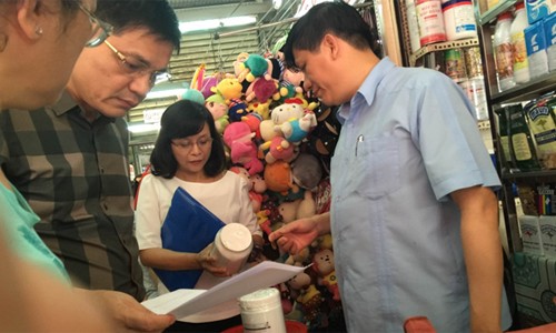 Thanh tra Bộ Y tế kiểm tra sản phẩm thực phẩm tại TP. Hồ Chí Minh