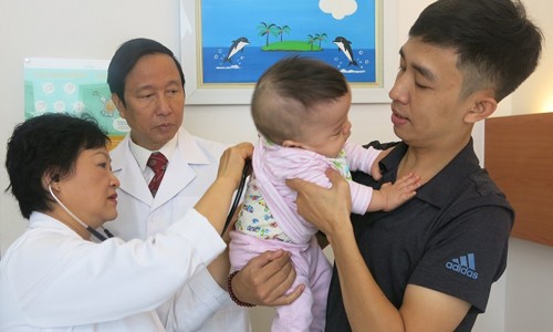 Kết quả chụp CT phổi lồng ngực và khám giữa tháng 12/2017 của Hoàng Thiên cho thấy phổi bé gần như trở về bình thường