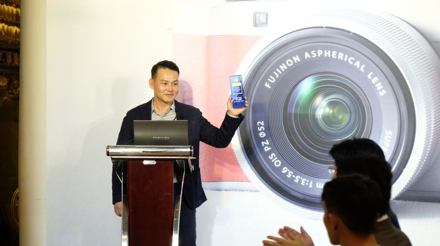 Ra mắt máy ảnh thời trang Fujifilm X-A5 