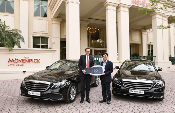 Mercedes-Benz Việt Nam bàn giao E 200 thế hệ mới cho Movenpick Hà Nội