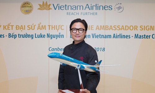 Luke Nguyễn chính thức trở thành Đại sứ Ẩm thực Toàn cầu đầu tiên của Vietnam Airlines