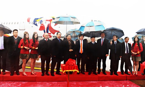 Tổng Bí thư Nguyễn Phú Trọng chứng kiến lễ bàn giao tàu bay A321 mang biểu tượng chính thức kỷ niệm 45 năm thiết lập quan hệ ngoại giao Việt Nam – Pháp