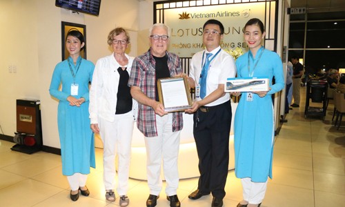 Vietnam Airlines tri ân bác sĩ người Đức hỗ trợ hành khách gặp vấn đề