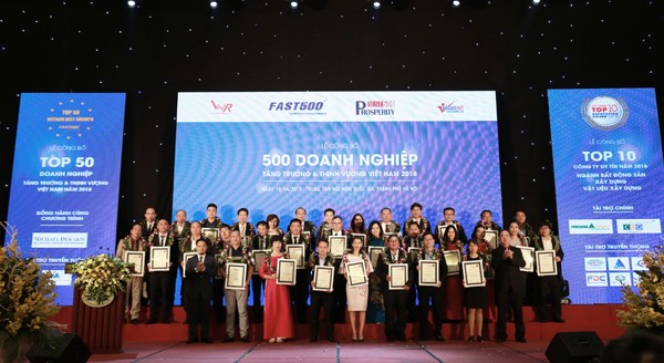 Trao giải Top 50 của giải thưởng Top 500 doanh nghiệp tăng trưởng nhanh nhất Việt Nam