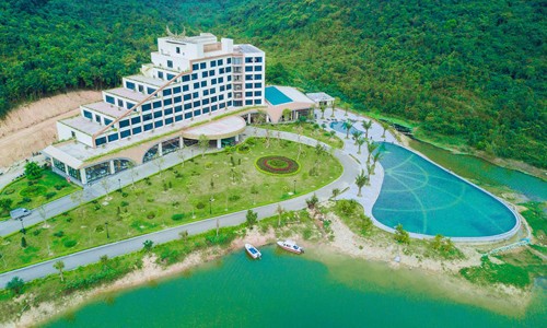 Khách sạn Luxury Mường Thanh Diễn Lâm nằm trong quần thể khu sinh thái Mường Thanh Diễn Lâm