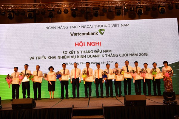 Vietcombank tổ chức hội nghị sơ kết hoạt động kinh doanh 6 tháng đầu n