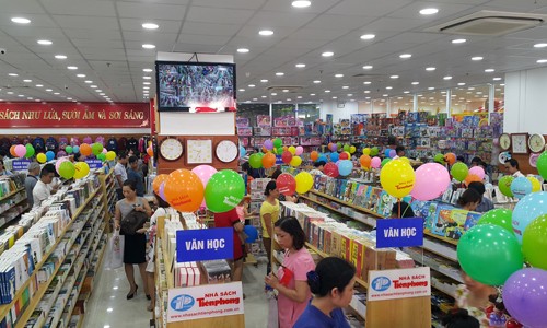 Nhà sách Tiền Phong Lĩnh Nam hút hàng trăm lượt khách mỗi ngày