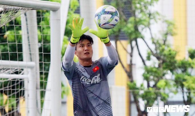 Thủ môn Văn Hoàng là cầu thủ duy nhất lên tuyển Olympic Việt Nam mà chưa thi đấu phút nào ở CLB. 