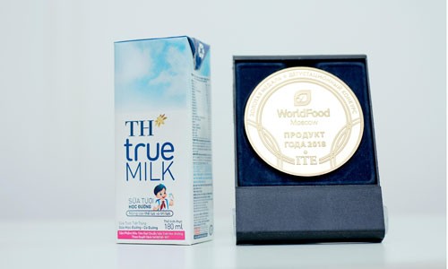 Chứng nhận “Sản phẩm xuất sắc của năm” được trao cho sữa học đường của Tập đoàn TH tại triển lãm Thực phẩm Thế giới lần thứ 27