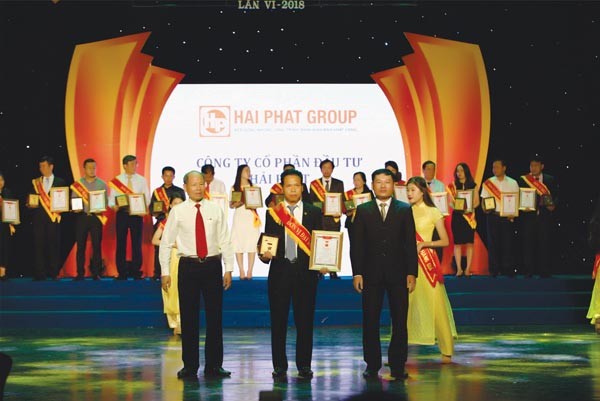 Ông Đỗ Quý Hải – Chủ tịch HĐQT Hải Phát Group lên nhận giải Sao vàng doanh nhân Đất Việt 2018