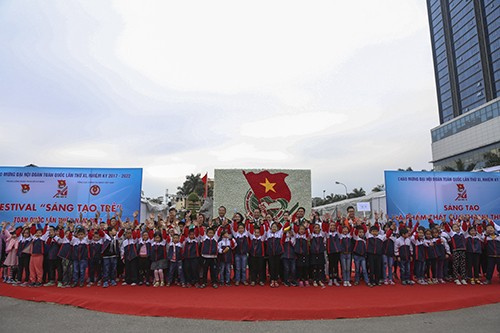 Dự lễ khai mạc còn có Bí thư TƯ Đoàn Nguyễn Anh Tuấn, đại diện lãnh đạo các tỉnh, thành Đoàn, Đoàn trực thuộc cùng đông đảo đoàn viên thanh niên và hơn 500 các em thiếu nhi trên địa bàn Hà Nội.