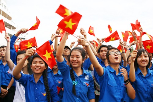 Cùng ngân vang ca khúc "Thanh niên Việt Nam tiến bước" để chào mừng ĐH Đoàn toàn quốc lần thứ XI.
