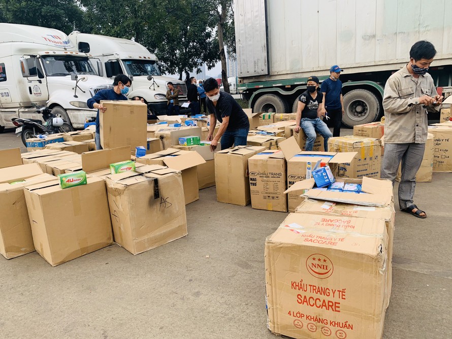 Lô hàng hơn một triệu chiếc khẩu trang bị bắt giữ tại Cửa khẩu đường bộ số 2 Kim Thành. 