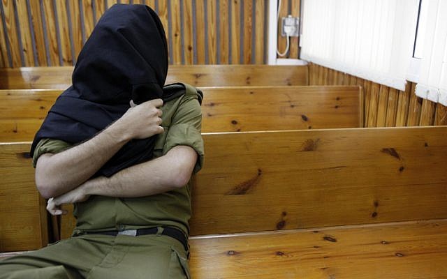 Israel truy tố quân nhân nước mình vì đánh người Palestine