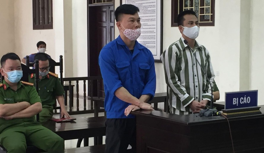 Kiên "Khuể" và Trường "con" nhận tổng án 15 năm tù vì chém người - Ảnh: Hoàng Long
