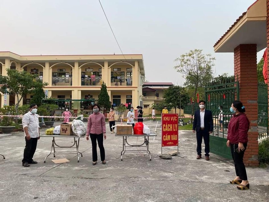 Người từ "vùng đỏ" về tỉnh Nam Định bắt buộc phải cách ly tập trung nếu chưa tiêm đủ 2 mũi vắc xin phòng COVID-19 - Ảnh: Hoàng Long