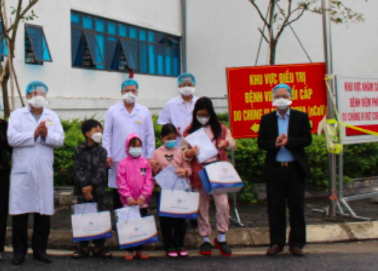 4 bệnh nhi mắc COVID-19 tại Thái Bình đã khỏi bệnh và được xuất viện - Ảnh: Hoàng Long