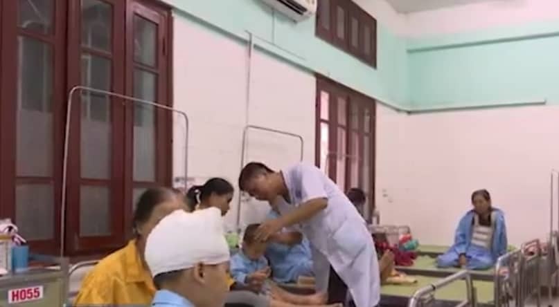 2 cháu nhỏ bị bố đánh vẫn đang được điều trj tại Bệnh viện Đa khoa tỉnh Thái Bình - Ảnh: Hoàng Long