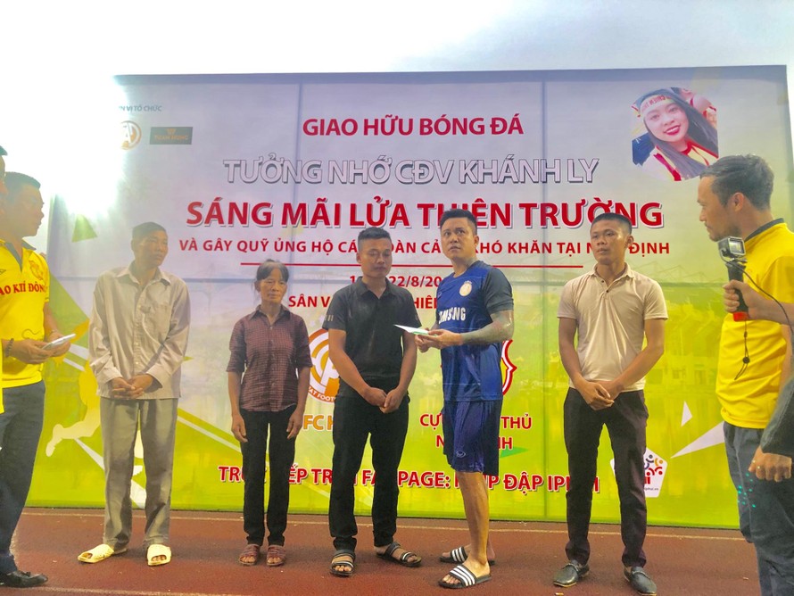Người hâm mộ bóng đá Thành Nam góp quỹ sửa nhà cho bố mẹ của nữ CĐV tử nạn