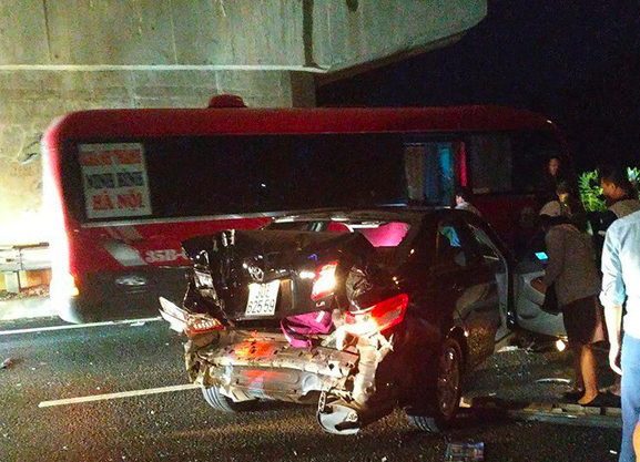 Hiện trường vụ tai nạn liên hoàn trên cao tốc Ninh Bình - Cầu Giẽ khiến 2 người thương vong - Ảnh: Hoàng Long