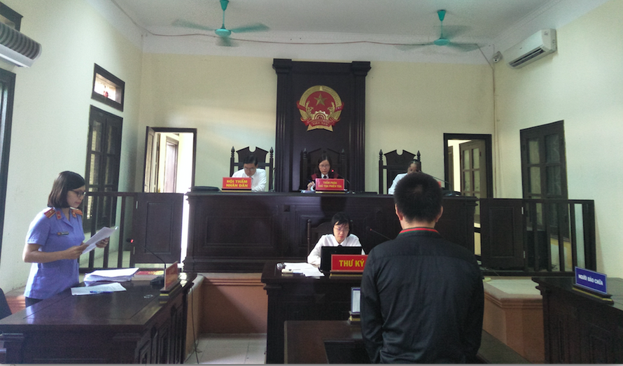 Phiên toà xét xử đối tượng cắt trộm cáp trung tính tại hàng loạt trạm biến áp thành phố Nam Định - Ảnh: Hoàng Long