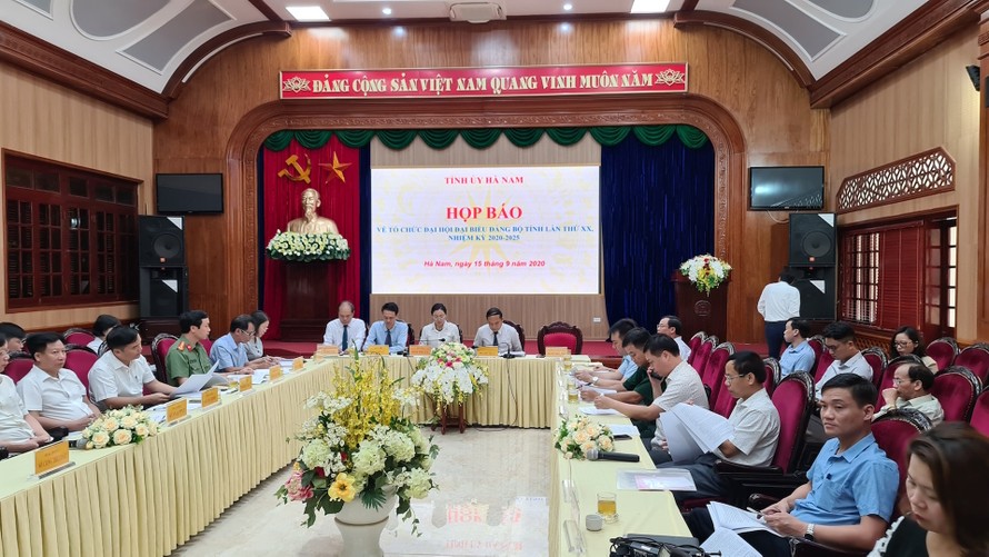 Tỉnh uỷ Hà Nam họp báo về tổ chức Đại hội Đảng bộ tỉnh Hà Nam lần thứ XX - Ảnh: Hoàng Long