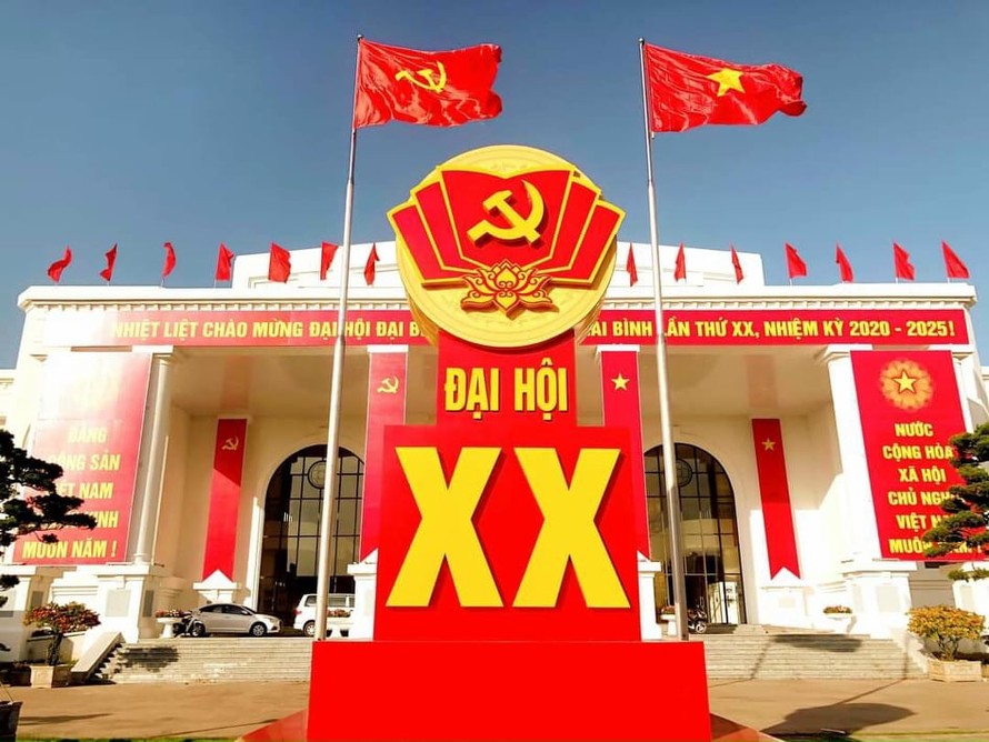 Thái Bình tưng bừng cờ hoa, biểu ngữ đón chào Đại hội Đảng bộ tỉnh lần thứ XX, nhiệm kỳ 2020-2025- Ảnh: Hoàng Long