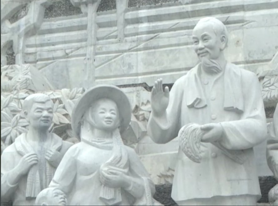 Tượng đài Bác Hồ với nông dân Việt Nam vừa được khánh thành tại Thái Bình - Ảnh: Hoàng Long