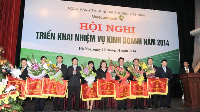  Các tập thể, cá nhân của Vietcombank đón nhận bằng khen của Chính phủ 