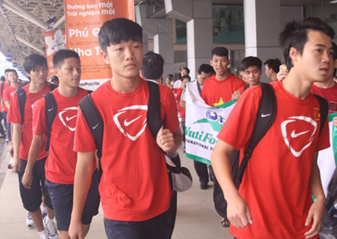 U19 Việt Nam thử sức với "Pháo thủ" trẻ