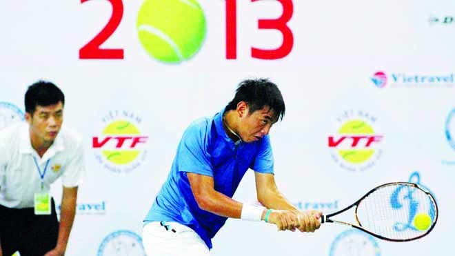 Cây vợt vô địch VN Lý Hoàng Nam không cùng ĐT tham dự vòng loại Davis Cup trên sân nhà do không được đơn vị chủ quản bật đèn xanh. Ảnh: VSI