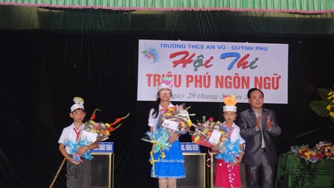 Hội thi triệu phú ngôn ngữ tại trường THCS An Vũ, Quỳnh Phụ, Thái Bình. Ảnh: Phạm Việt Nga 