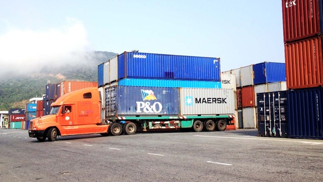 Nhiều container bị tài xế rút ruột trước khi vào cảng Tiên Sa, Đà Nẵng